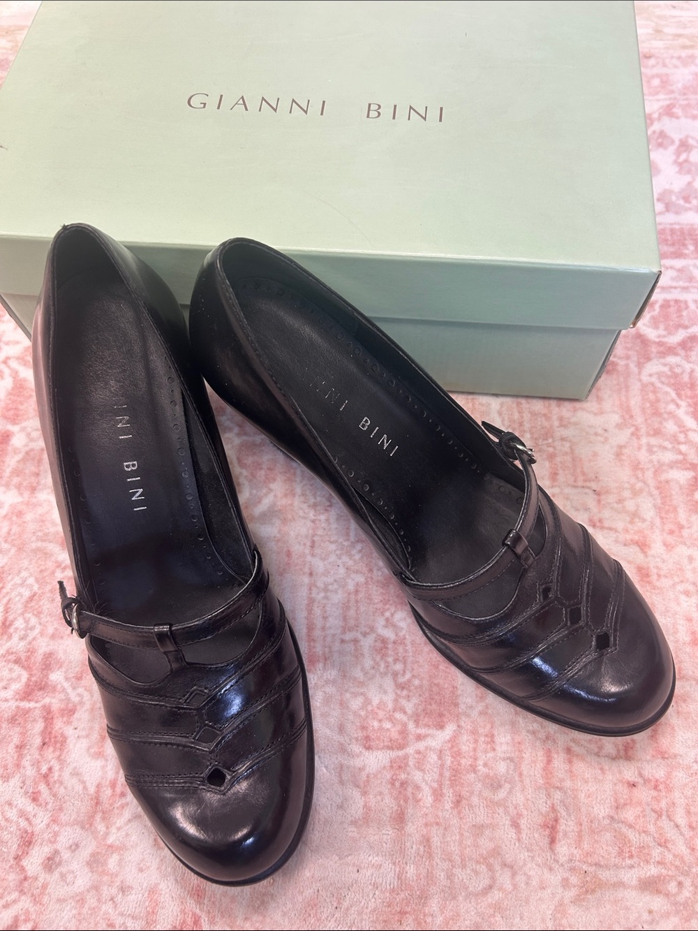 EUC Gianni Bini Black Leather Mary Jane Heels